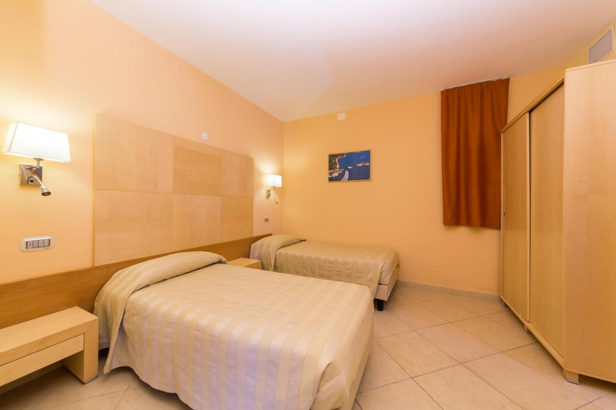 Valtur Baia Del Gusmay Beach Resort Peschici Room photo